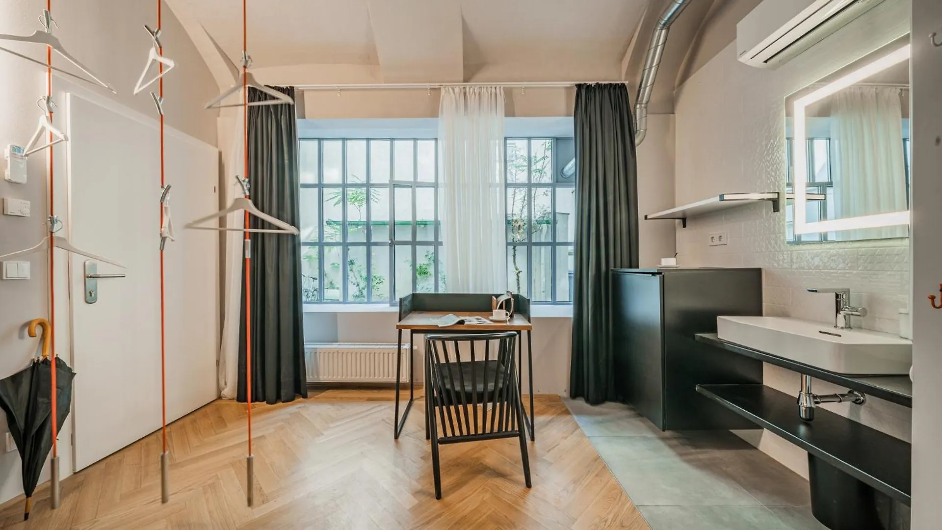 Easy Flat City Living contacts